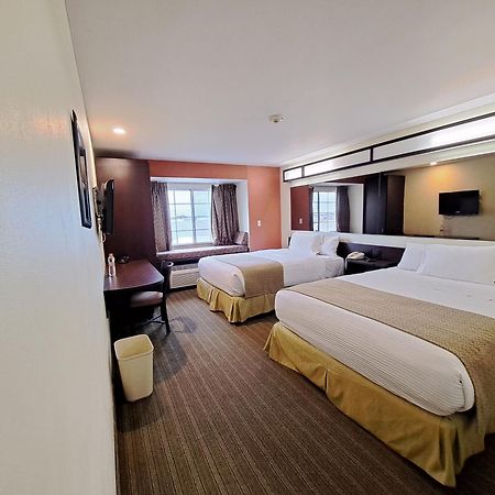 Microtel Inn And Suites By Wyndham Toluca Exterior photo