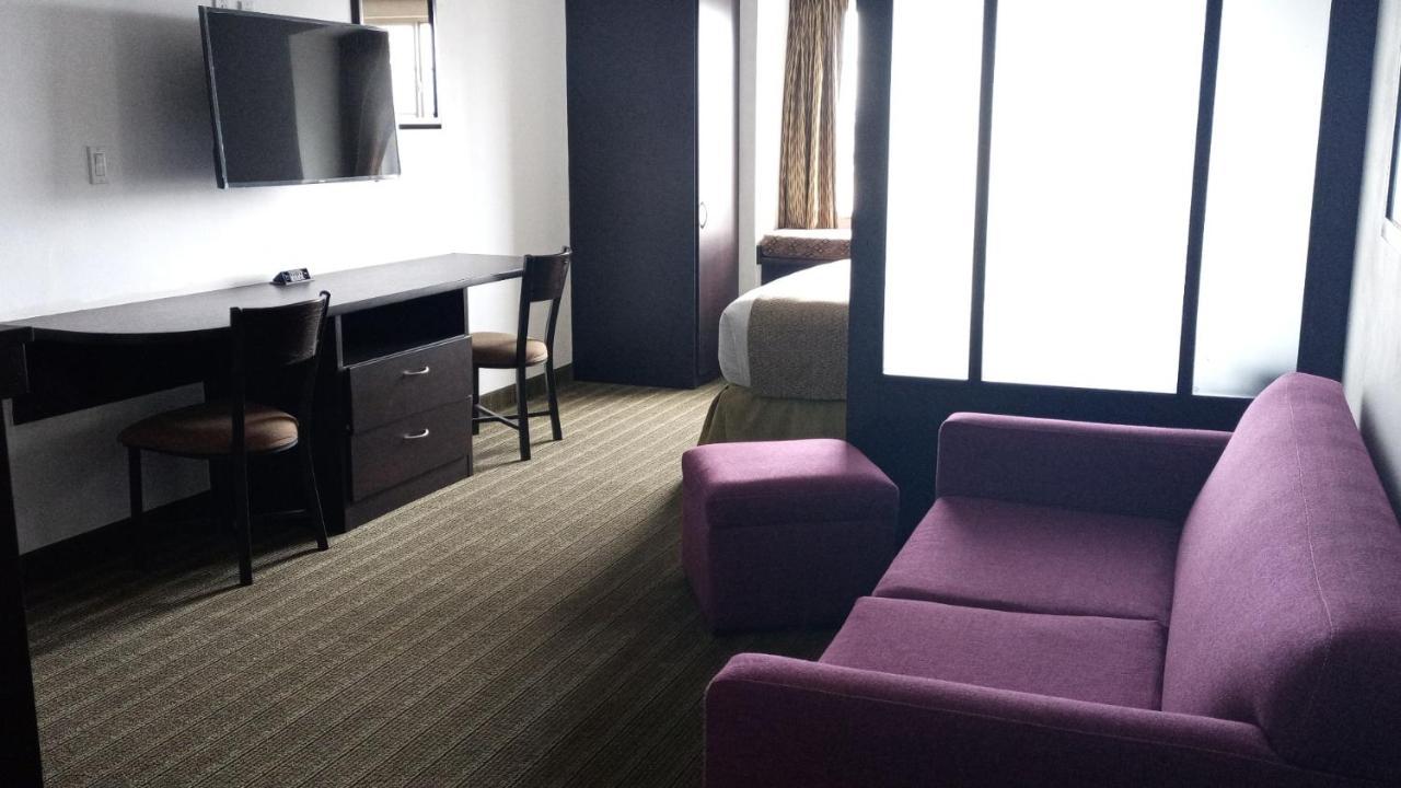 Microtel Inn And Suites By Wyndham Toluca Exterior photo