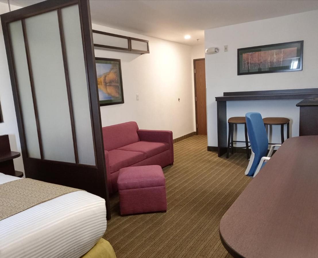 Microtel Inn And Suites By Wyndham Toluca Exterior photo