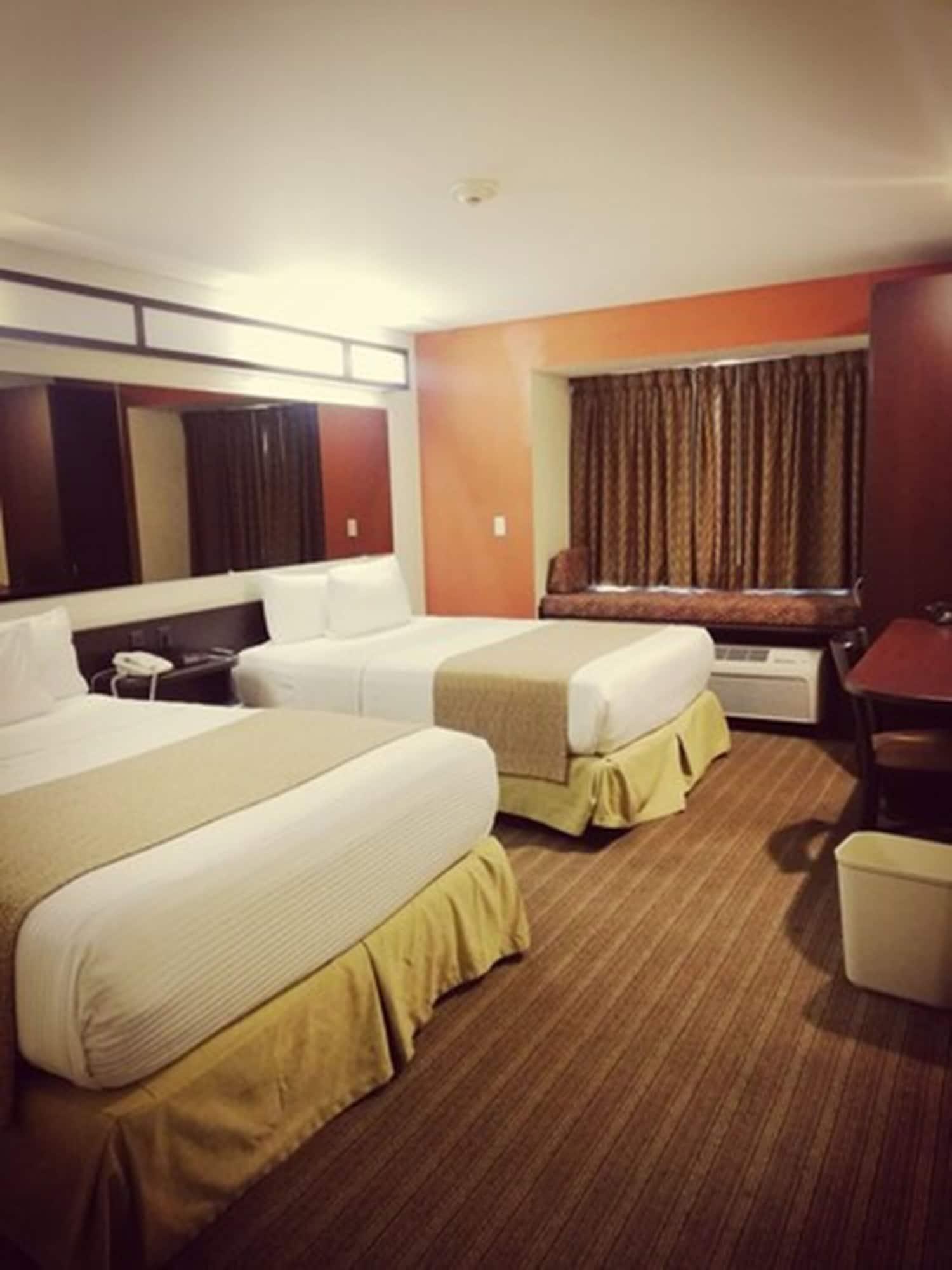 Microtel Inn And Suites By Wyndham Toluca Exterior photo