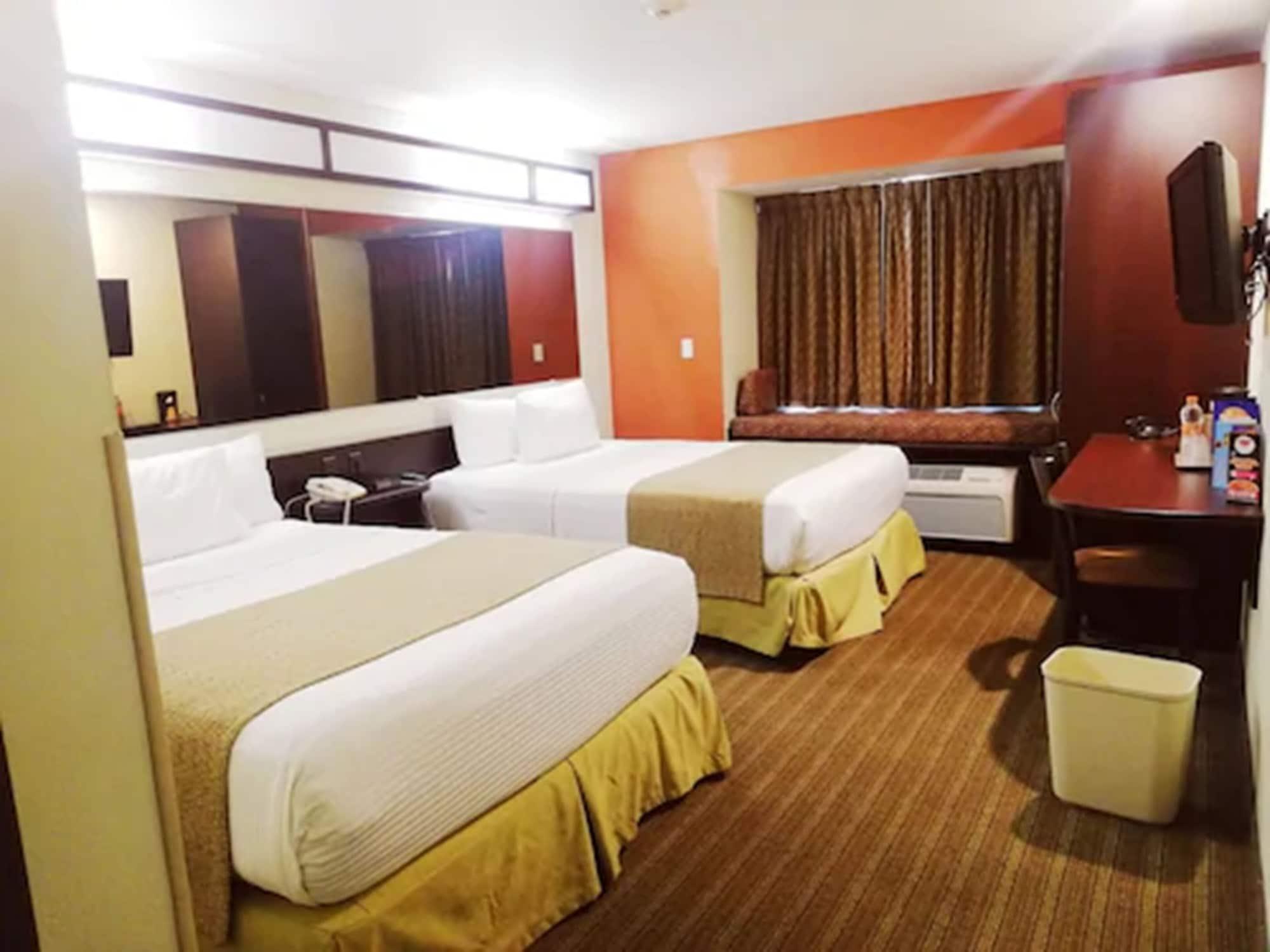 Microtel Inn And Suites By Wyndham Toluca Exterior photo