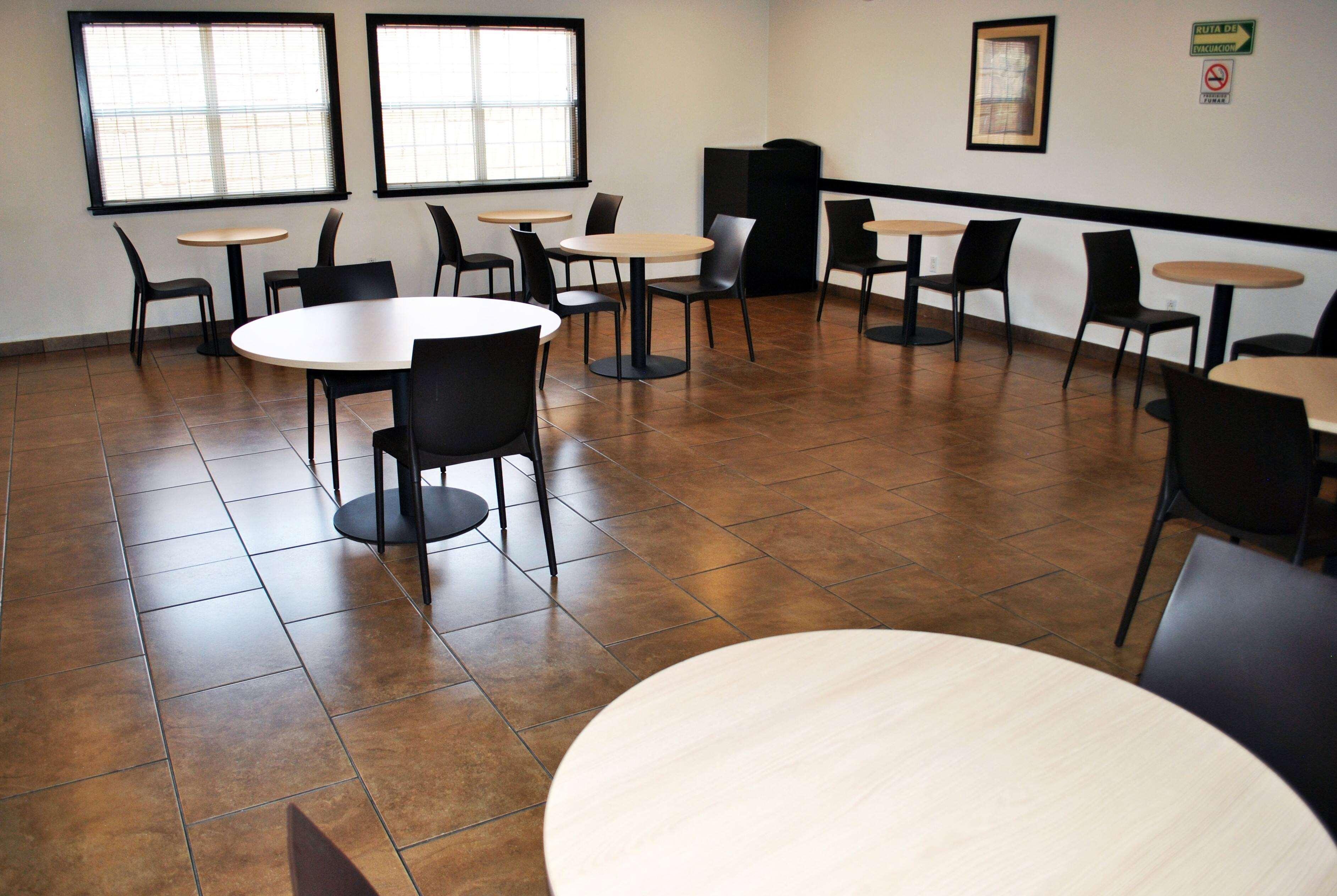 Microtel Inn And Suites By Wyndham Toluca Exterior photo