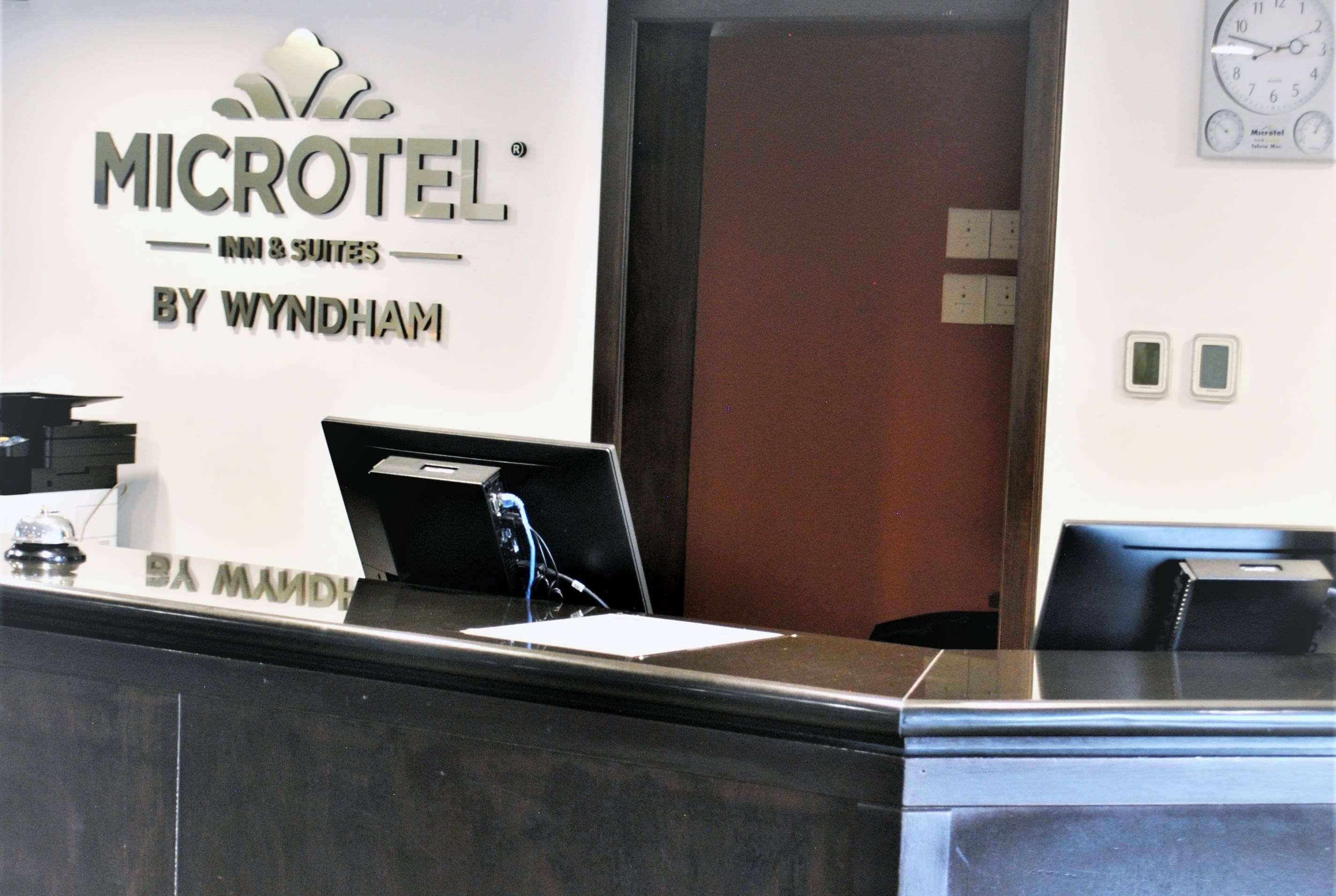 Microtel Inn And Suites By Wyndham Toluca Exterior photo