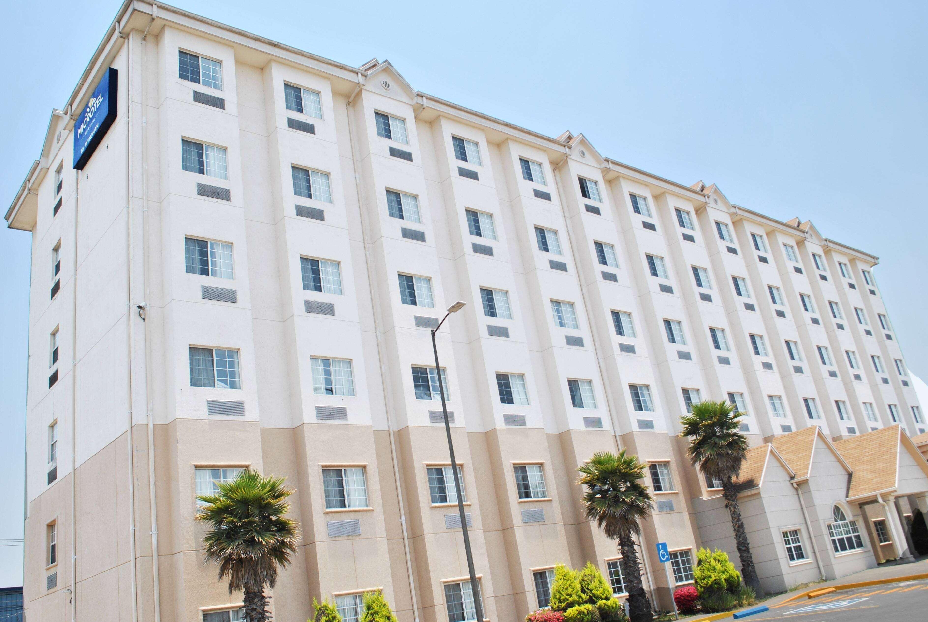 Microtel Inn And Suites By Wyndham Toluca Exterior photo