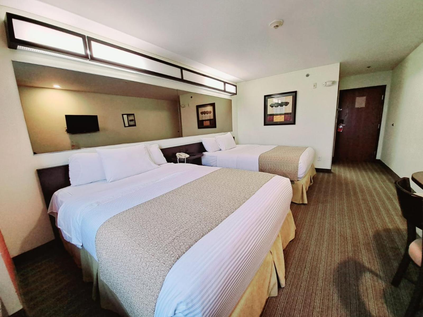 Microtel Inn And Suites By Wyndham Toluca Exterior photo
