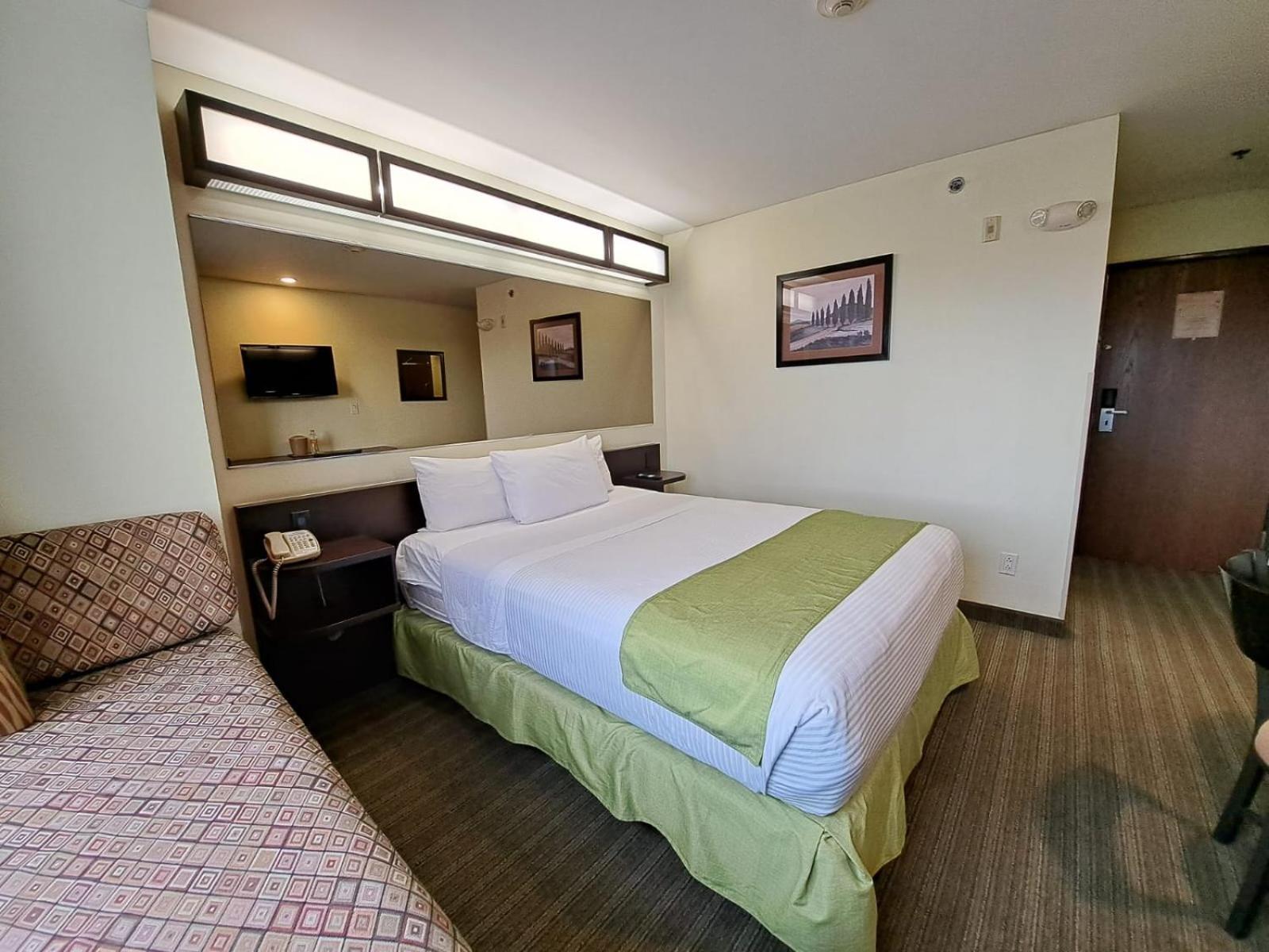 Microtel Inn And Suites By Wyndham Toluca Exterior photo