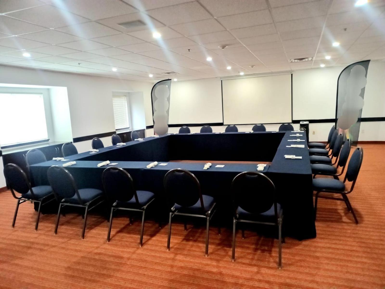 Microtel Inn And Suites By Wyndham Toluca Exterior photo